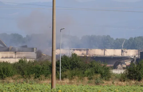 Откриха и втория обгорен труп в складовете за пиротехника в Елин Пелин