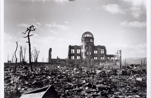 Япония призова за отказ от ядреното оръжие на годишнината от бомбардировките над Хирошима - СНИМКИ