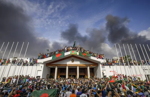 Самолетът на Шейх Хасина напусна Индия в ранните часове на 6 август