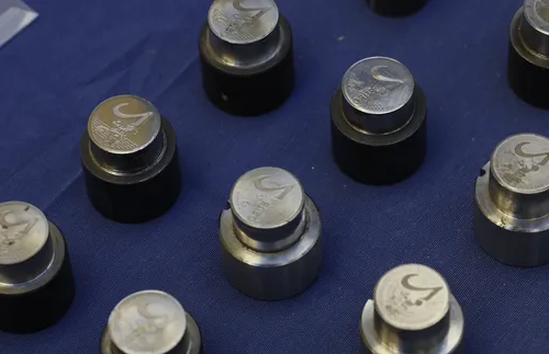 Арестуваха държавен служител от Северна Македония за производство на фалшиви монети от 2 евро