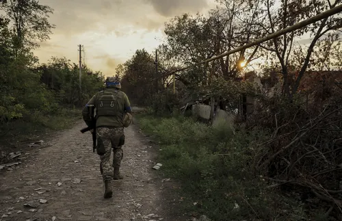 Украйна нареди евакуация на хиляди в пограничен район с Русия