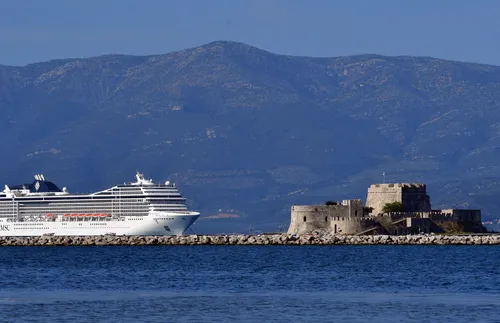 Продължава незаконното презастрояване на остров Миконос