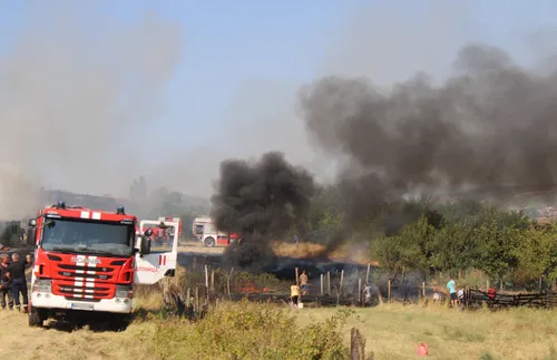 Голям пожар край Дупница, спряха огъня до самите къщи на село Блажиево - подробности - СНИМКИ - ВИДЕО
