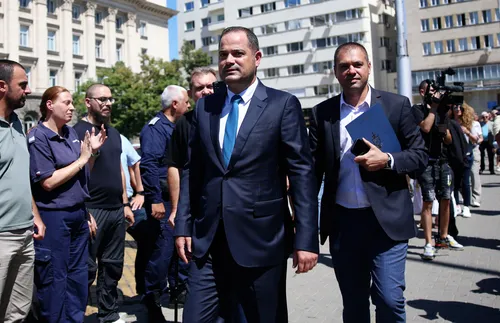 Стоянов: Свидетели сме как неуспели политици търсят вариант да си намерят ала бала министър - СНИМКИ - ВИДЕО