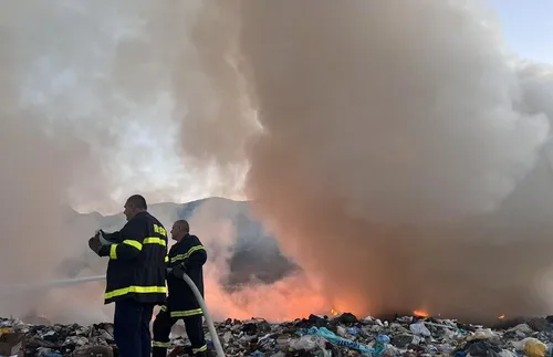 Високите температури подпалиха Регионалното депо във Враца - СНИМКИ
