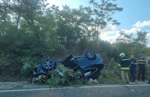 Тежка катастрофа на входа на Несебър, водачът е ранен - СНИМКИ - ВИДЕО
