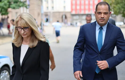 Калин Стоянов и Горица Грънчарова дойдоха на протеста на полицаите пред президентството - подробности - СНИМКИ - ВИДЕО