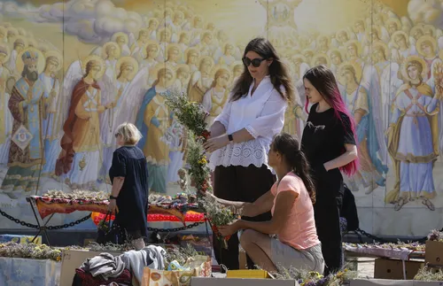 Украинският парламент забрани Украинската православна църква, свързана с Москва - подробности - СНИМКИ