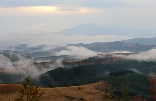 Валежи на изолирани места в планините, на изток ще е ветровито в петък, 23 август