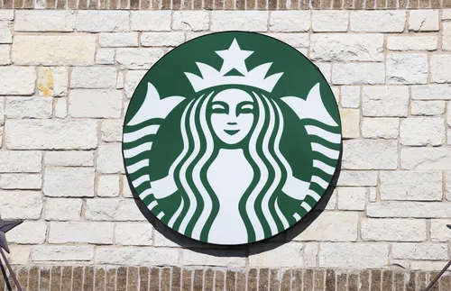 Новият шеф на Starbucks е атакуван заради луксозни пътувания със самолет