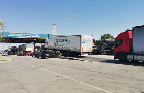 Правят реорганизация на движението още преди ГКПП Дунав мост, за да се отприщи "тапата" при Русе - СНИМКА - ВИДЕО