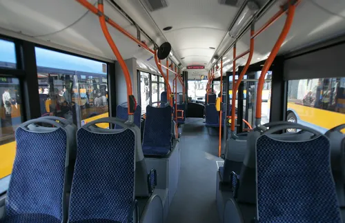 Добрият пример: Шофьор на тролей в Стара Загора и кондуктор откриха пари и ги върнаха на собственика - ВИДЕО