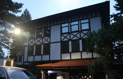 Сараите на Доган в Бояна под обсада, а в "Росенец" под охрана - СНИМКИ-ВИДЕО