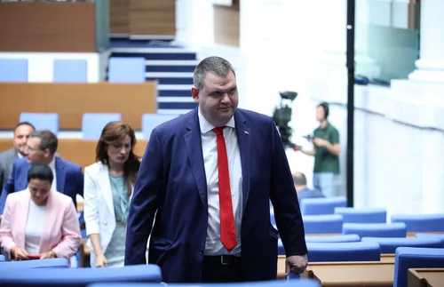 Делян Пеевски: Има само едно ДПС, другите са отцепници. ЦИК прави циркове - СНИМКИ - ВИДЕО