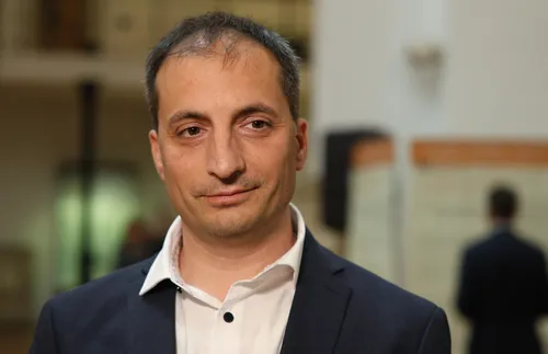 Цветан Василев обвини председателя на ПГ на ДПС Делян Пеевски в рекет