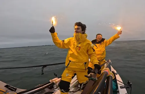 Стефан Иванов и синът му Максим прекосиха Северния ледовит океан с гребната лодка „Неверест”