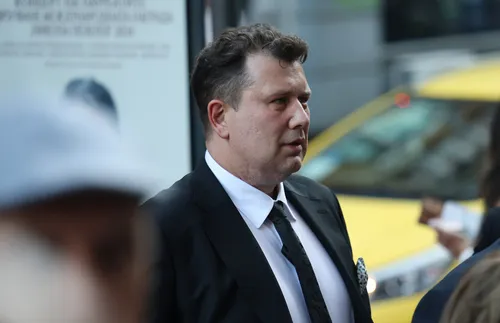 Скопие поиска обяснение от българския посланик за снимката със знамето на България