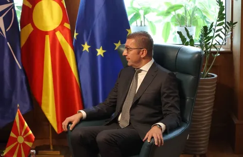 Гласът на Мицкоски, нарекъл българите "мизерници", на визита в Унгария