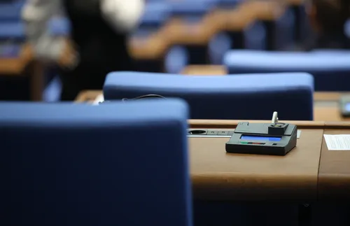 Край на 50-то Народно събрание; дано следващото има по-дълъг живот