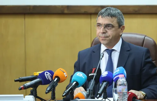 Атанас Илков: Две лица са задържани за изборни нарушения - СНИМКИ