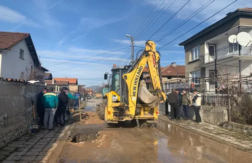 Няколко села излязоха на протест, настояват за подмяна на водопреносната мрежа - СНИМКИ