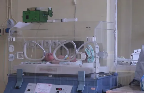 Новородено е изоставено пред къща в Айтос, бебето било още с пъпна връв