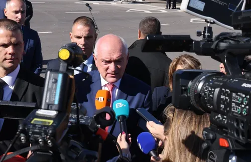 Главчев разпореди бърза проверка на ГКПП „Калотина“ за опашки