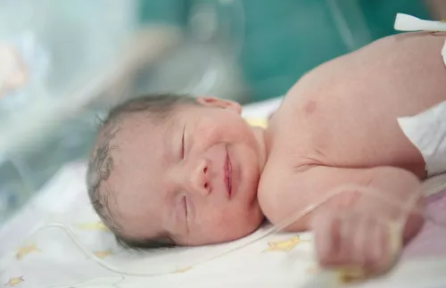 Раздават ританки, козметика и залъгалки на бебета от бедни семейства по европрограма