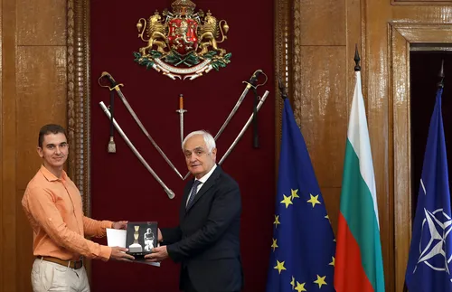 Генерал-майор Нейко Ненов е удостоен посмъртно с награда за 25-ата годишнина на Бригада „Югоизточна Европа“ - СНИМКИ