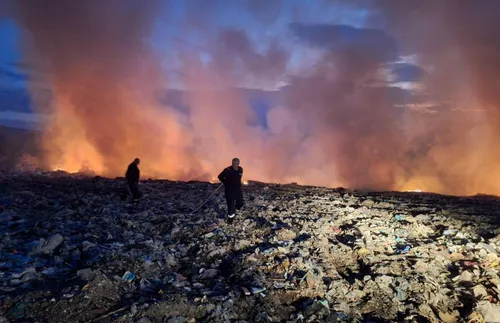 Пожар гори в депото за отпадъци край Враца - подробности - СНИМКА