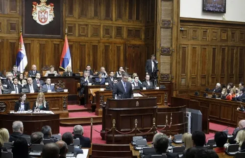 Физически конфликти между управляващи и опозиция в сръбския парламент