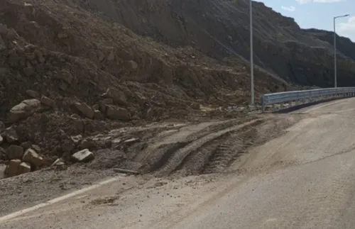 Седем нови свлачища забавят отварянето на пътя Мездра - Ботевград