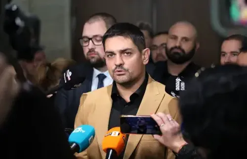 Радостин Василев след срещата с "Обединената левица": Обединението трябва да бъде срещу Борисов и Пеевски