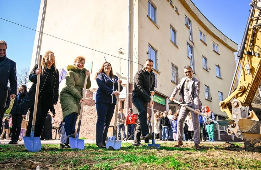 Терзиев и Алексиева положиха основите на нов корпус към 83 ОУ в Панчарево