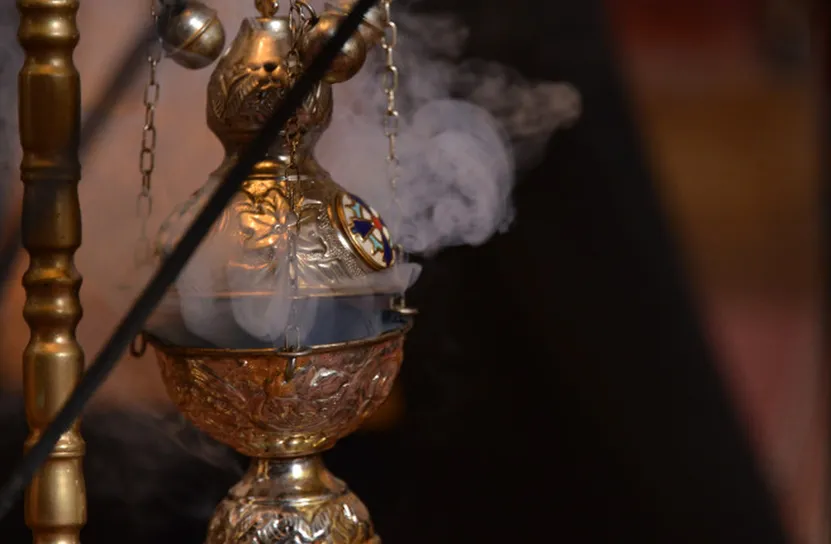 Скандал в Гърция: Двама бивши духовници осъдени за измама за 1,5 млн. евро