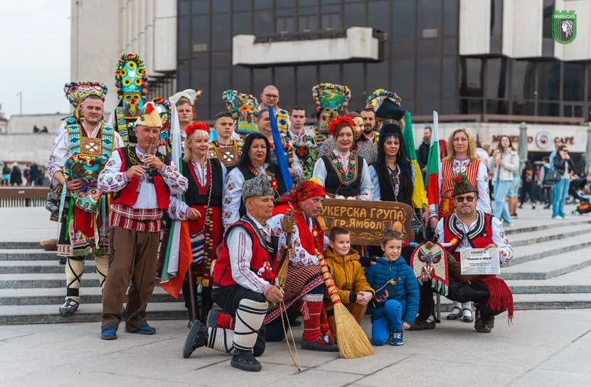 Кукерската група на Ямбол спечели награда за най-шарени маски и мъниста