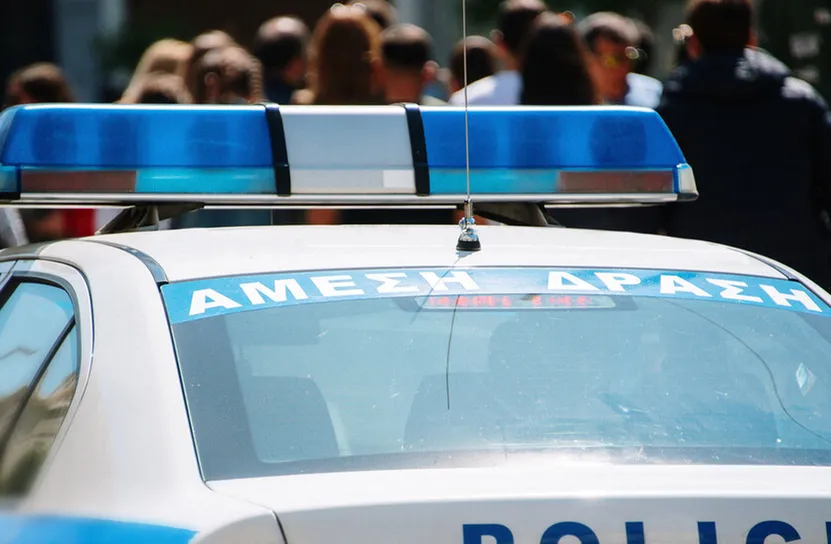 Кола с българска регистрация се вряза в заведение в центъра на Атина, има пострадал