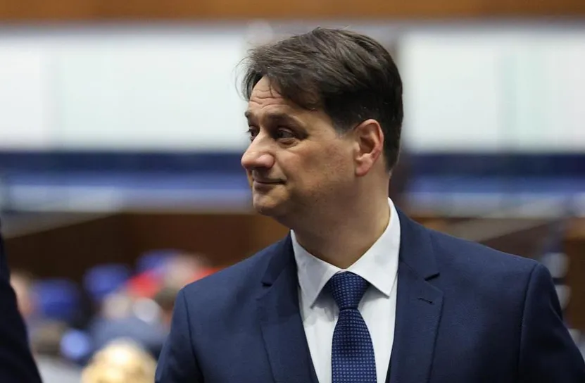 "Продължаваме промяната" настоява за оставката на Мариан Бачев, обвинява МК в застрашаване на културното наследство