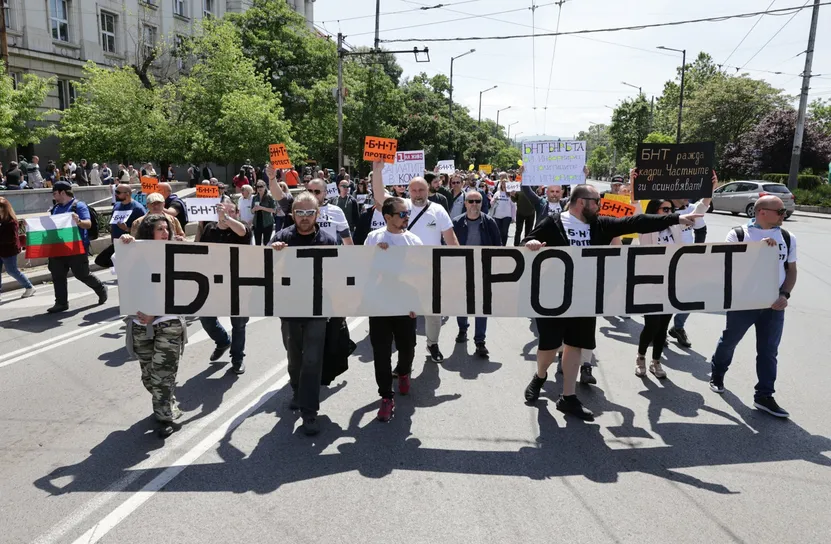 Над 500 работници от ТЕЦ „Марица изток 2“ протестираха в подкрепа на служителите в държавните медии