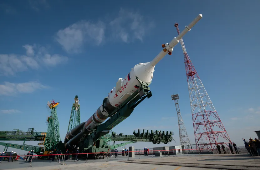 Космическият кораб „Союз МС-27“ с двама руснаци и един американец стартира към МКС