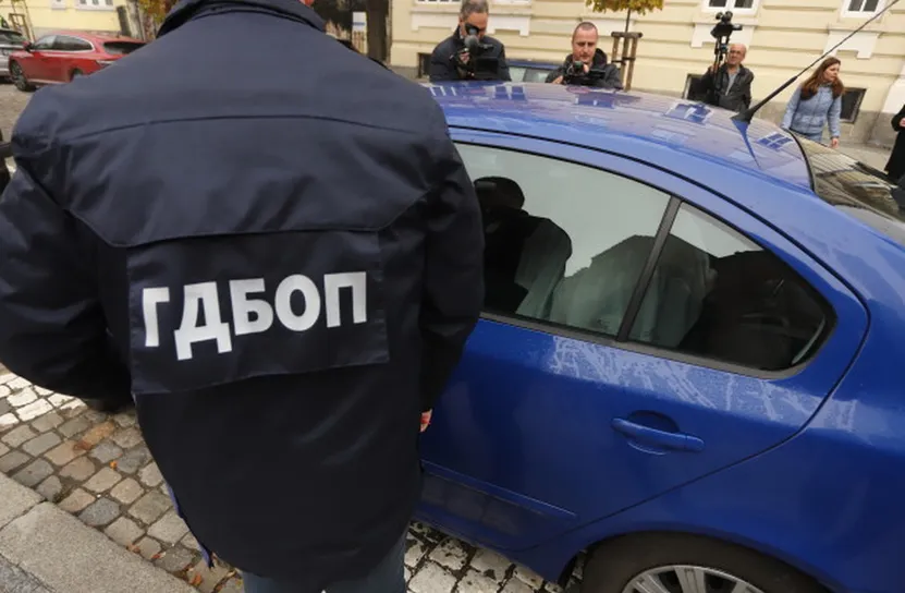 Акция на ГДБОП в София: Откриха близо килограм кокаин и до 1 млн. фалшиви евро, петима задържани